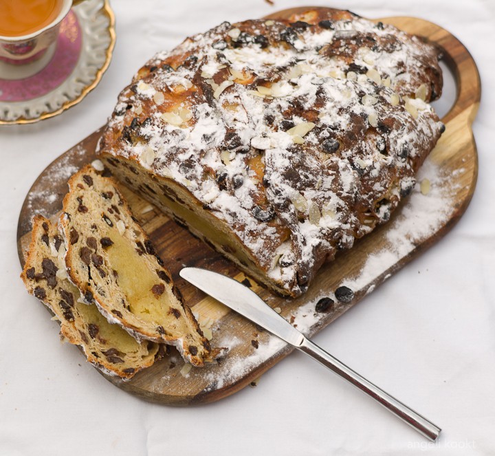 Kerststol kerstbrood met amandelspijs