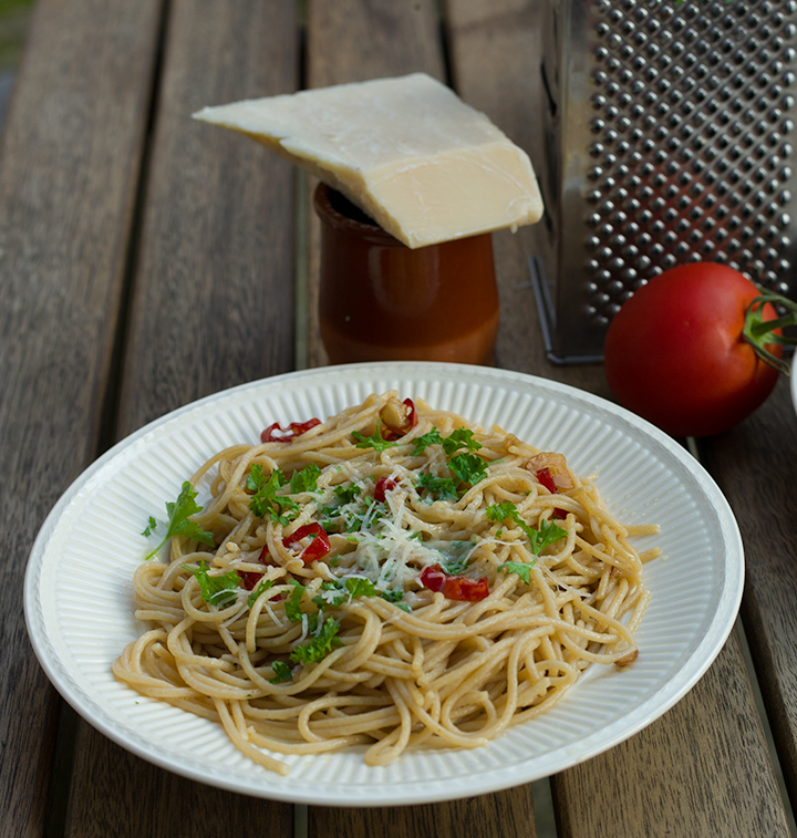 Spaghetti aglio, olio e pe­pe­ron­ci­no