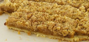 appelkruimeltaart van de bakplaat