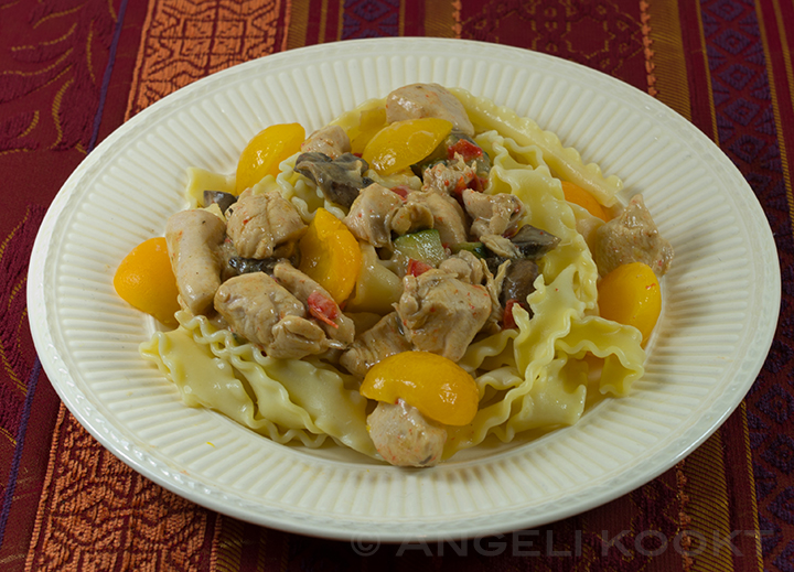 Malse kip met pasta en abrikozen