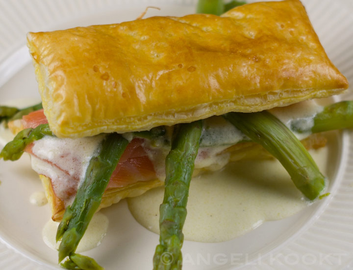 Zalmtompouce met asperges