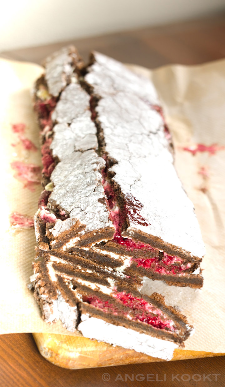 Chocoladeboomstam met frambozen