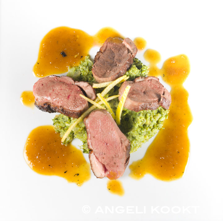 Eendenborst op broccolimousse met sinaasappeljus