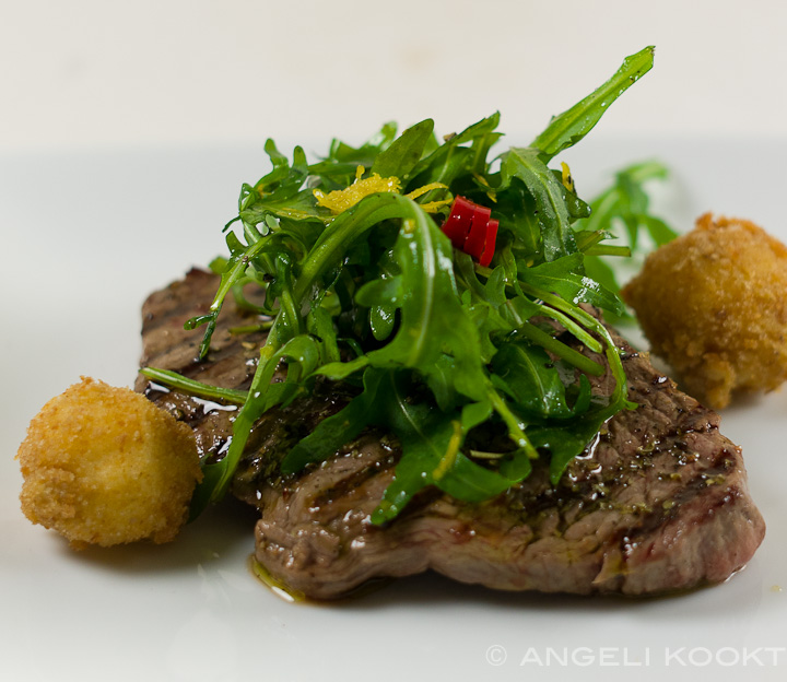 Bieflapje met rucola en citroen