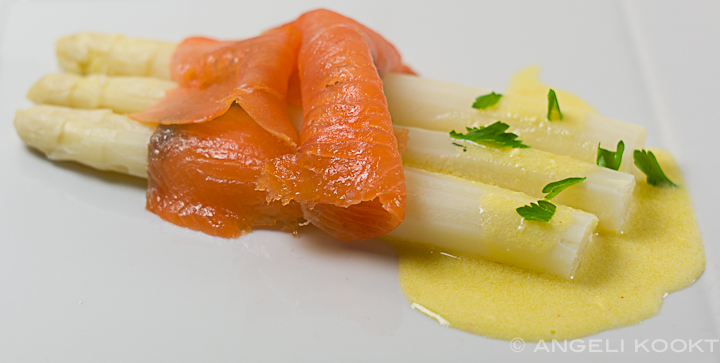 Asperges met gerookte zalm