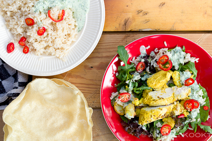 Bombay kip met bloemkool, pappadums en rijst