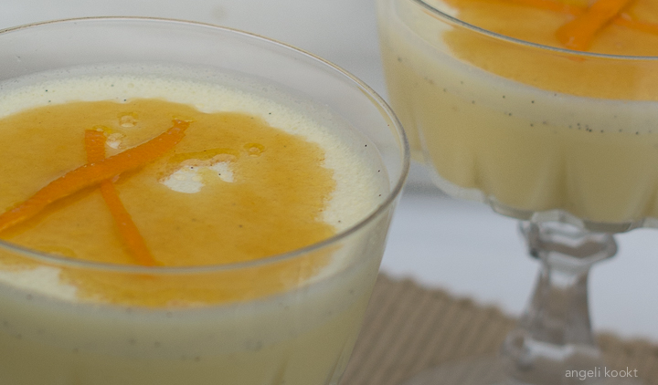 Vanillemousse met sinaasappelsaus