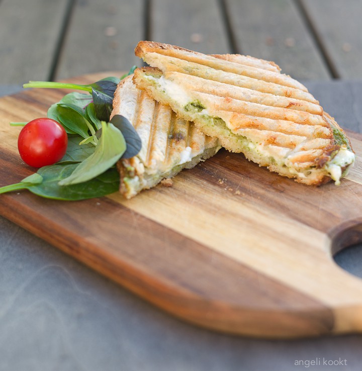 Tosti pesto mozzarella