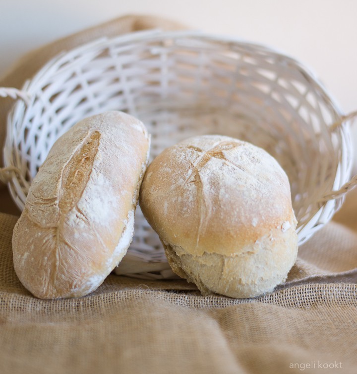 Brood bakken van langerezen deeg nachtbrood