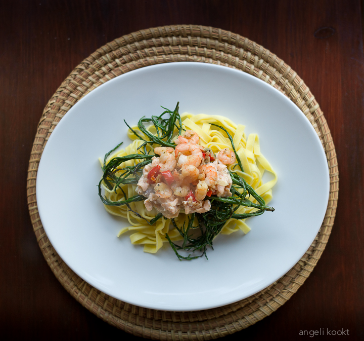 Pasta met gerookte zalm en garnalen