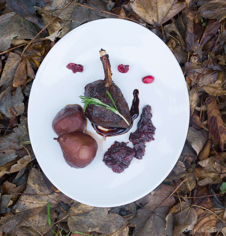 Hertenkoteletjes met cranberries en rode wijn