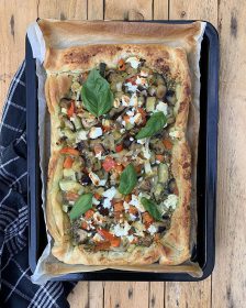 Italiaanse plaattaart met pesto en groenten