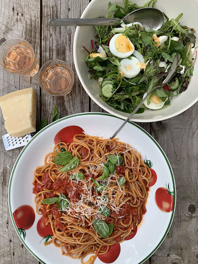 Volkorenspaghetti met een  cherrytomatensaus