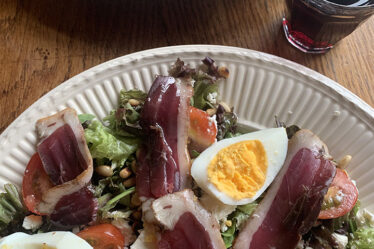 Salade met gerookte eendenborst