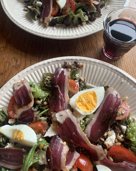 Salade met gerookte eendenborst