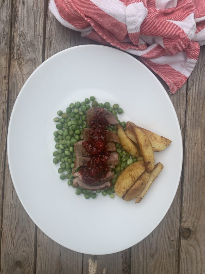 Eendenborstfilet met rodebessencompote