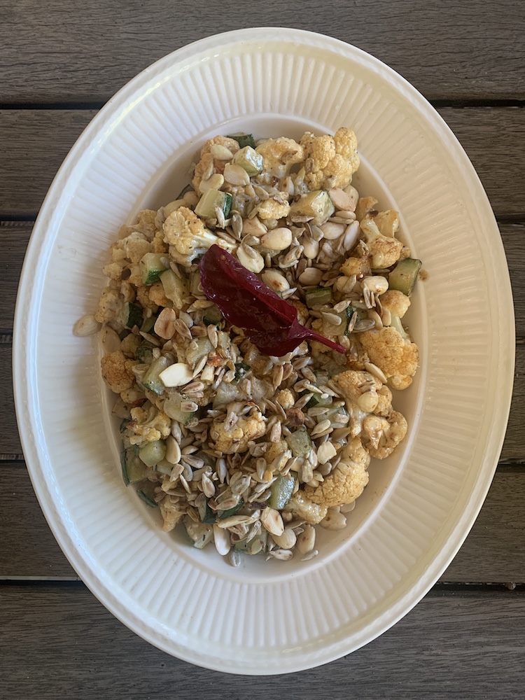 bloemkoolsalade met courgette en pitten angeli kookt